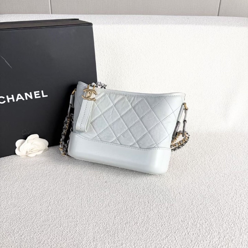 Chanel 流浪包小號嬰兒藍 金扣 牛皮 芯片款 18*16*8  95新 配件塵袋-7