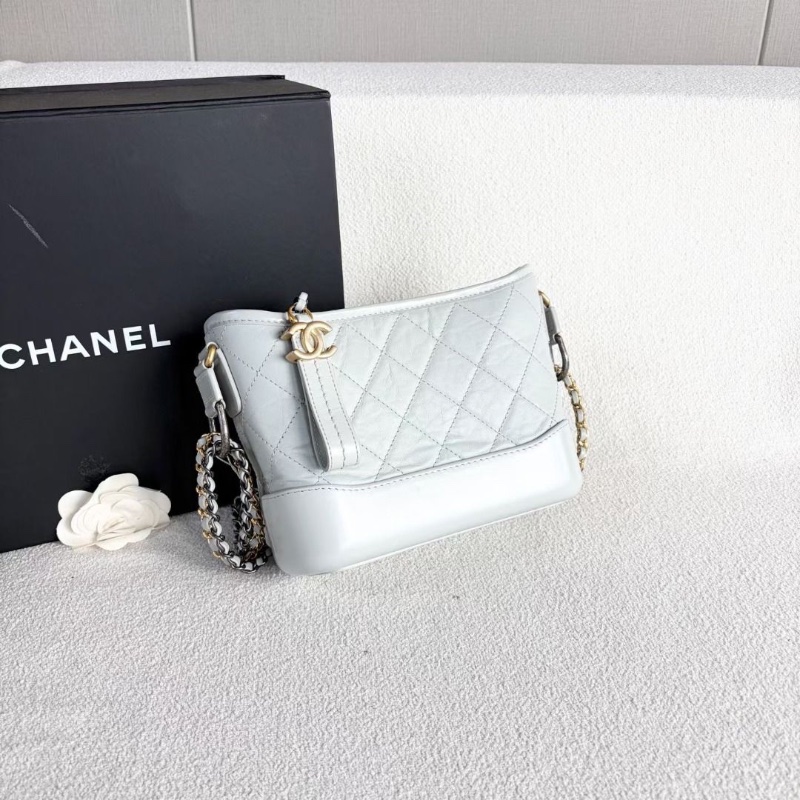 Chanel 流浪包小號嬰兒藍 金扣 牛皮 芯片款 18*16*8  95新 配件塵袋-8