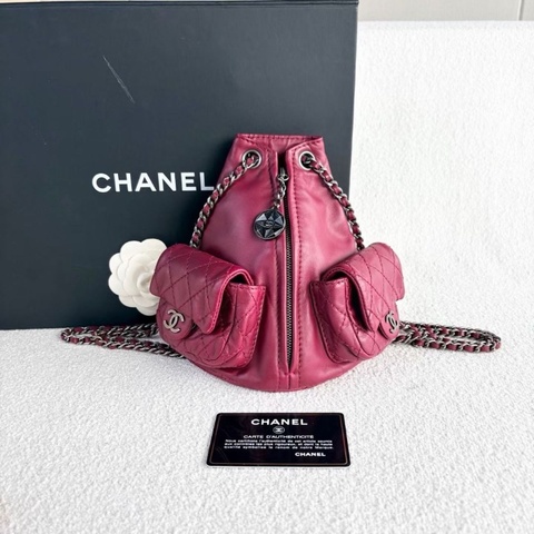 Chanel mini青蛙後背包 葡萄紫銀扣 牛皮 17*20*8 9新 配件塵袋