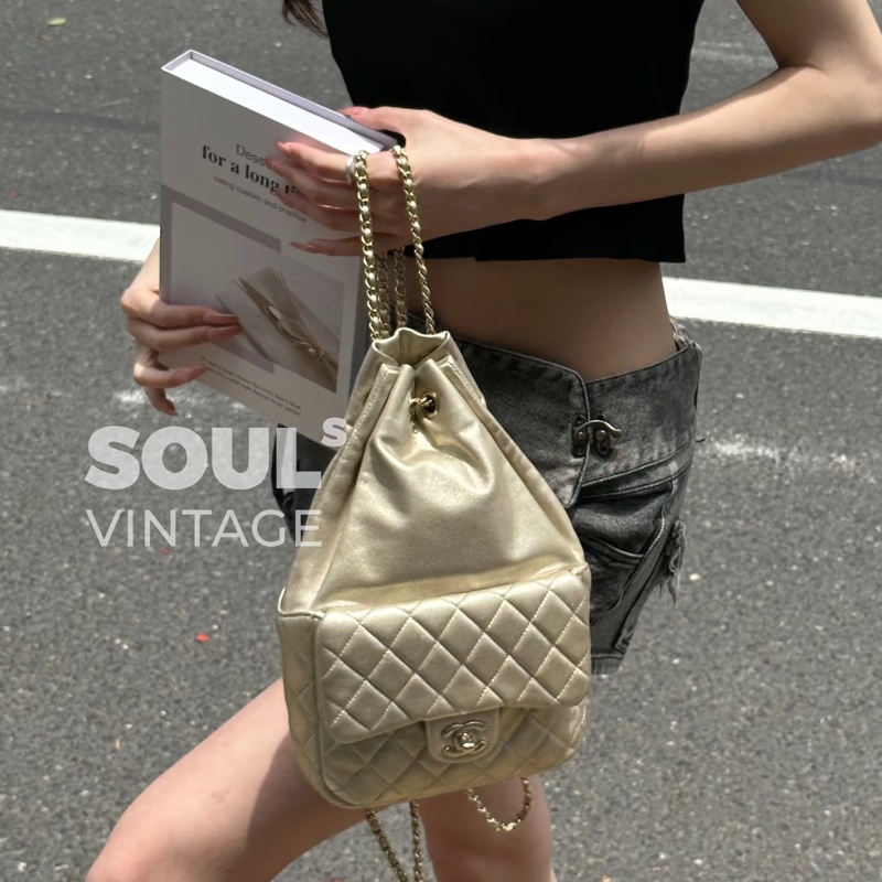 Chanel • 稀有香檳金色金釦羊皮抽繩雙肩包 Jennie同款✨-2
