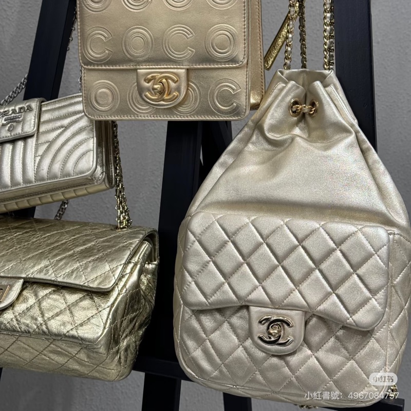 Chanel • 稀有香檳金色金釦羊皮抽繩雙肩包 Jennie同款✨-3