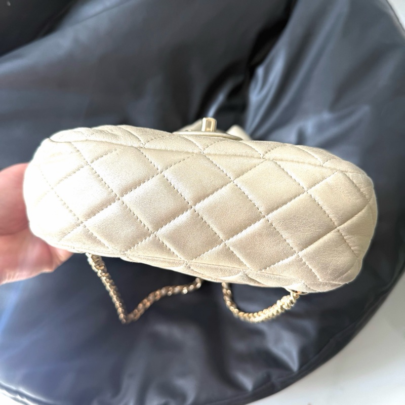 Chanel • 稀有香檳金色金釦羊皮抽繩雙肩包 Jennie同款✨-8