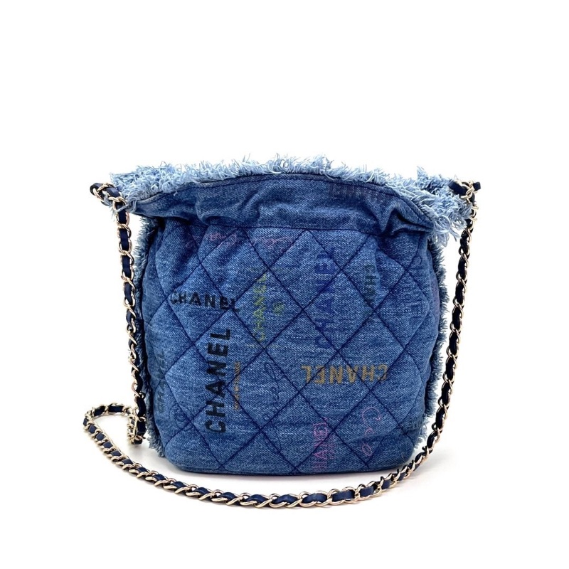 CHANEL 牛仔丹寧塗鴉抽繩水桶包 18*20*8 9新 配件塵袋-4