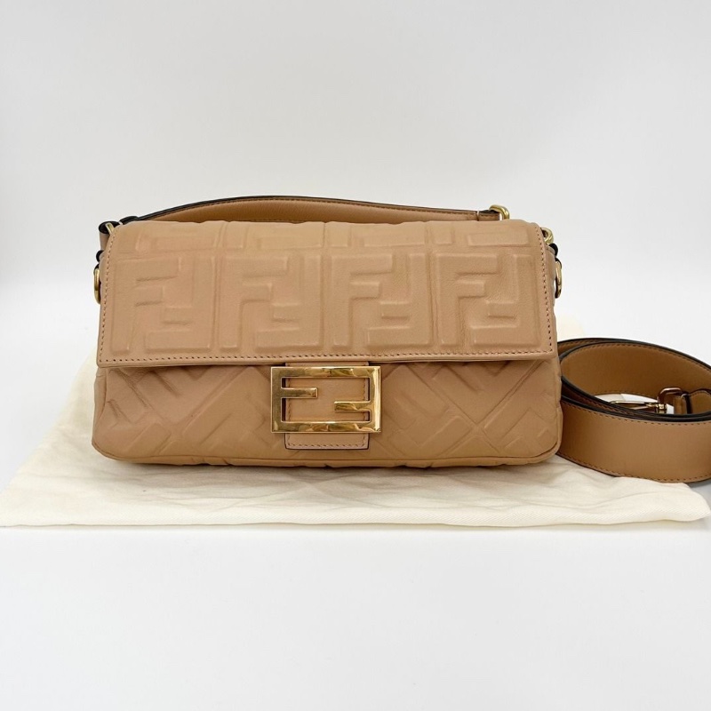 FENDI 奶茶色金扣全皮中號 手提肩背法棍包 27*14*6 9新 配件塵袋-1