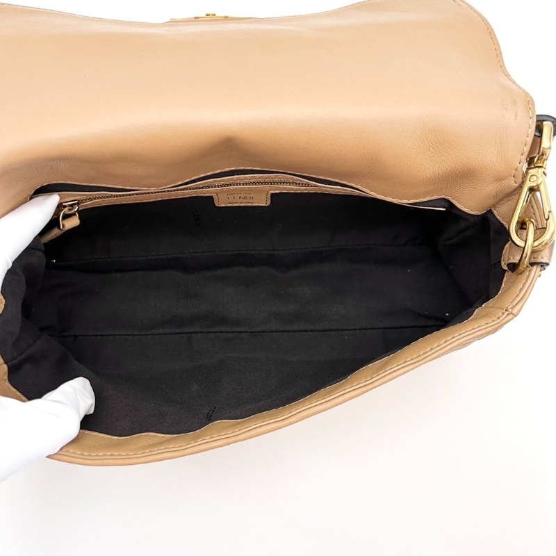 FENDI 奶茶色金扣全皮中號 手提肩背法棍包 27*14*6 9新 配件塵袋-2