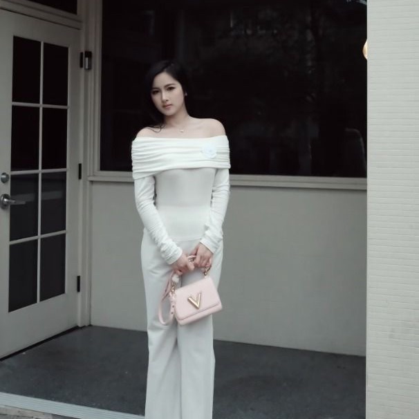 LV TWIST ONE HANDLE 小號 奶茶色斜背包25*17*11cm 95新 配件塵袋 肩帶 鏡子-0