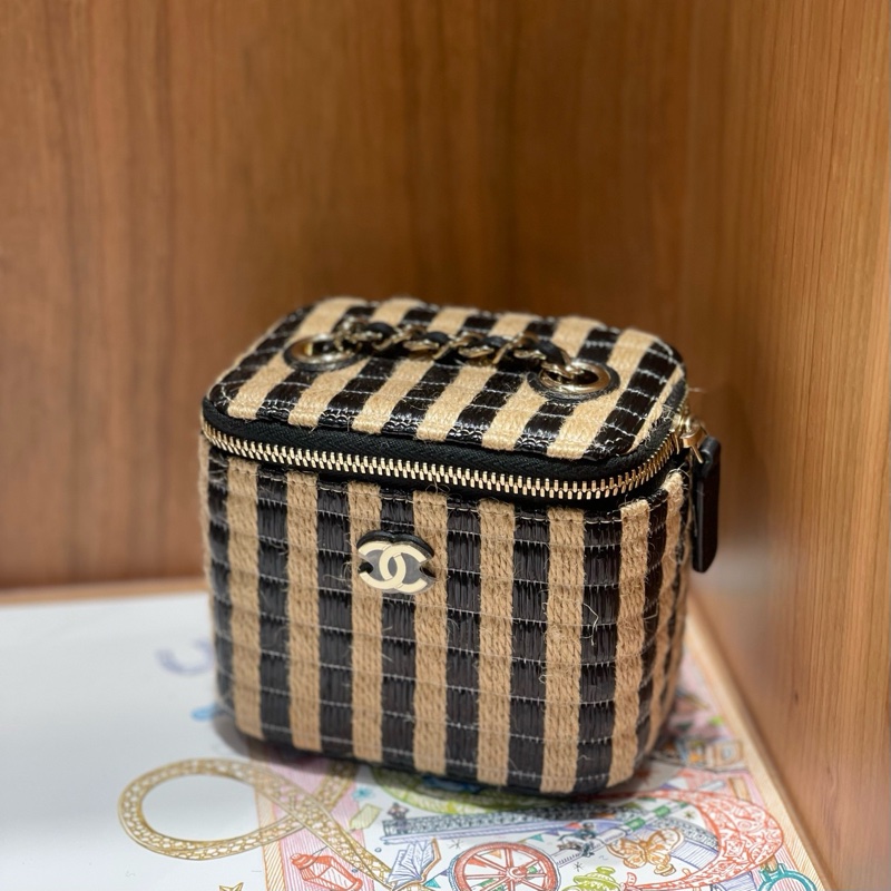 Chanel • 稀有黑白拉菲草金釦小盒子包 帶膜✨-4