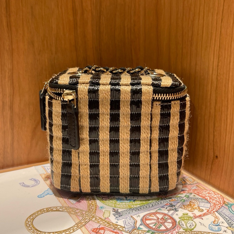 Chanel • 稀有黑白拉菲草金釦小盒子包 帶膜✨-7