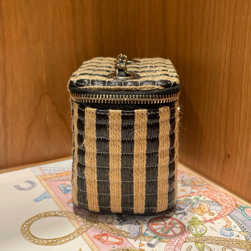 Chanel • 稀有黑白拉菲草金釦小盒子包 帶膜✨-8