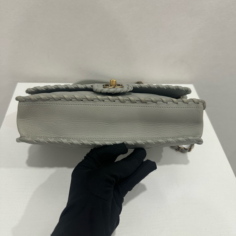 Chanel • 灰色金釦編織滾邊牛皮Cf 翻蓋包 有卡✔️-9