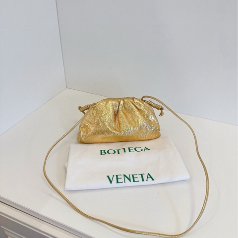 BV 金色皺摺mini雲朵貝殼包