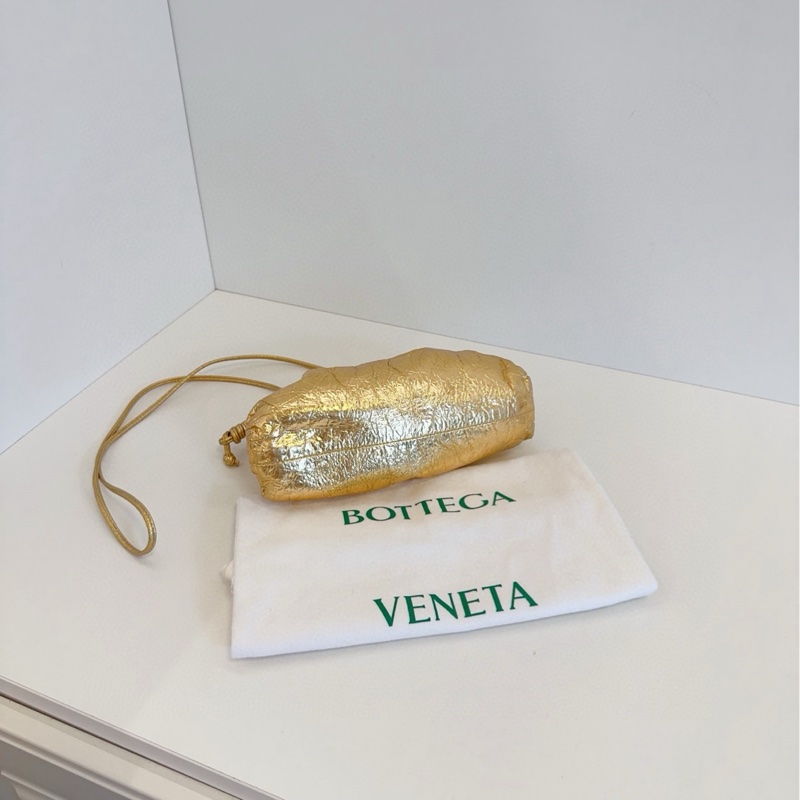 BV 金色皺摺mini雲朵貝殼包-4