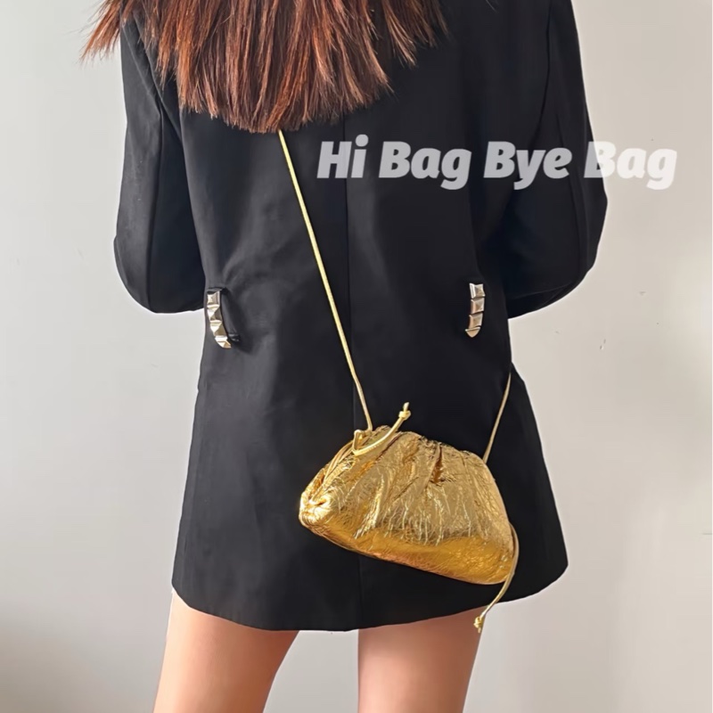 BV 金色皺摺mini雲朵貝殼包-8