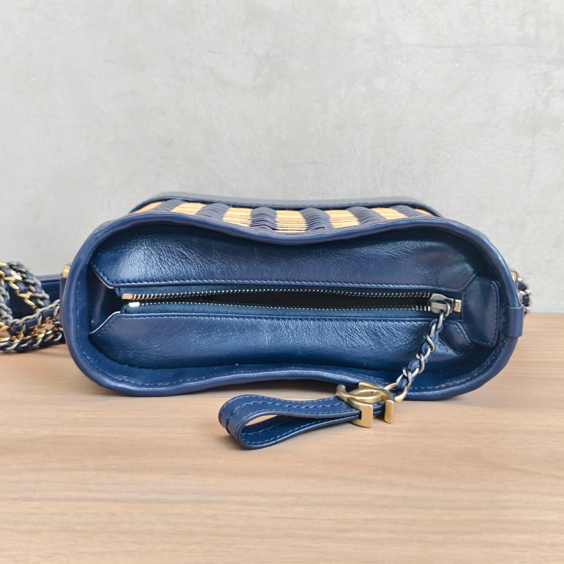 Chanel • Gabrielle 稀有藤條編織拼皮流浪包 小號-7