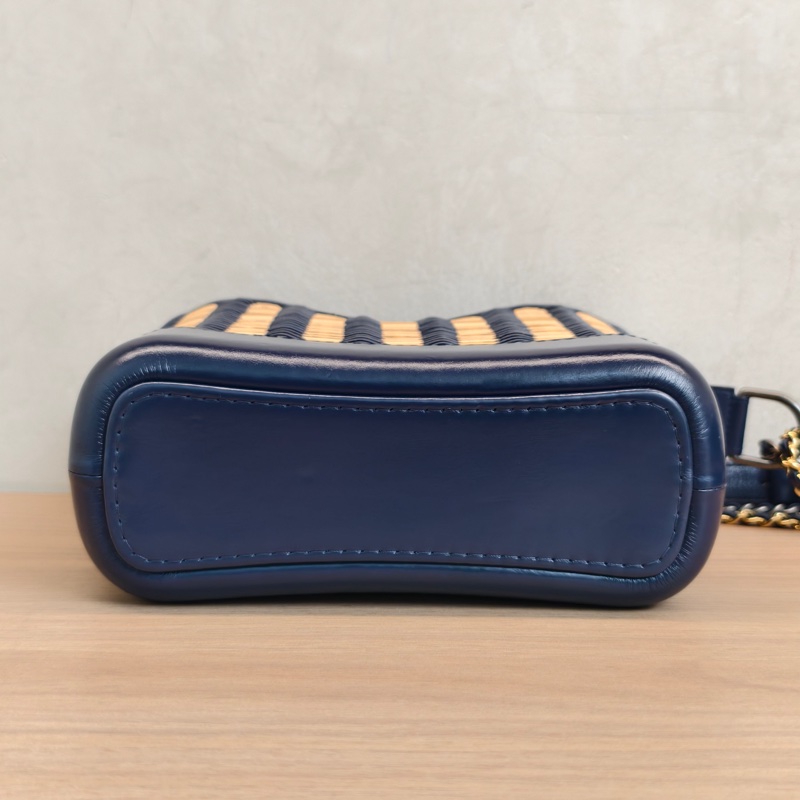 Chanel • Gabrielle 稀有藤條編織拼皮流浪包 小號-8