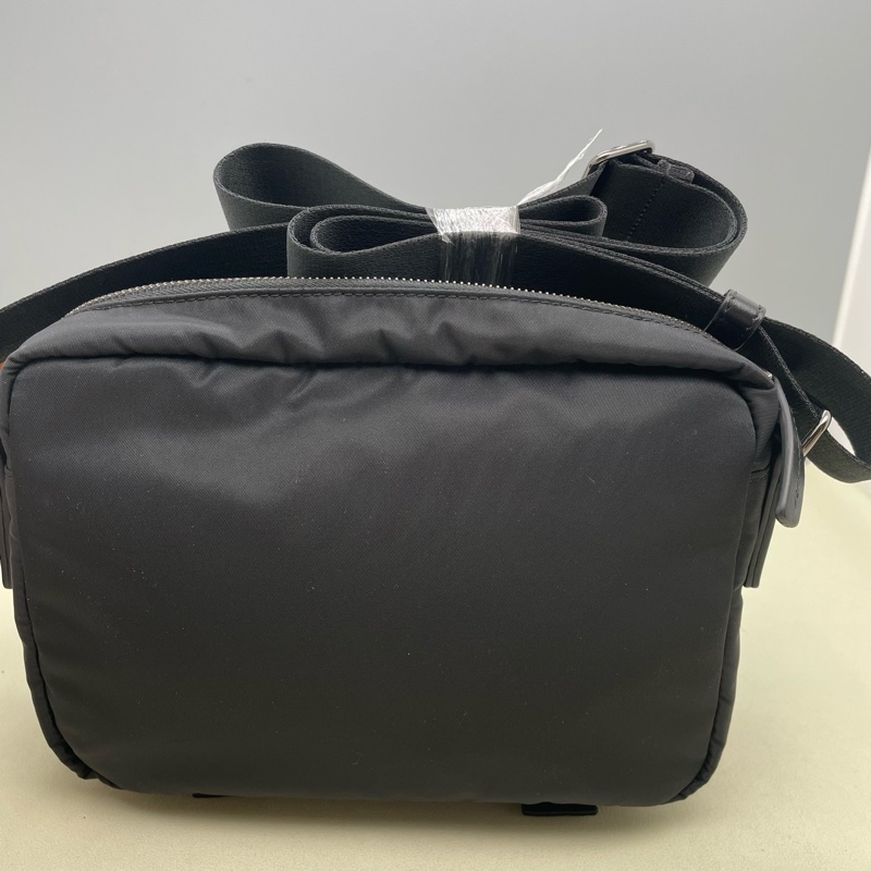 99新 TOD'S男士斜挎包  黑色 尺寸：23✖️16✖️6cm 無附件-1