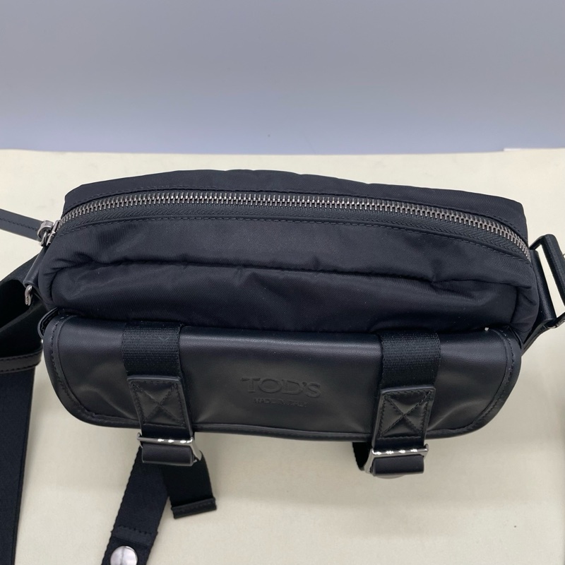 99新 TOD'S男士斜挎包  黑色 尺寸：23✖️16✖️6cm 無附件-2