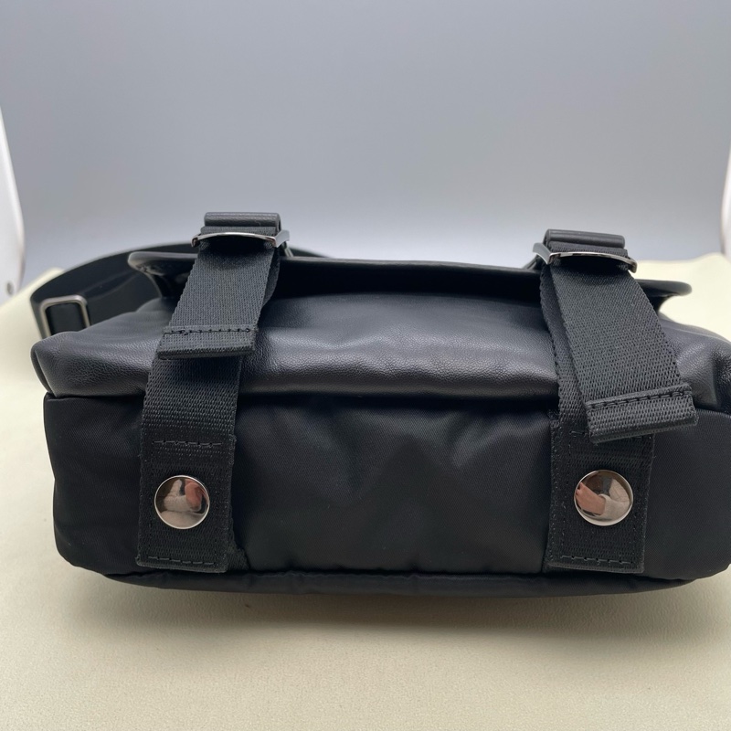 99新 TOD'S男士斜挎包  黑色 尺寸：23✖️16✖️6cm 無附件-5