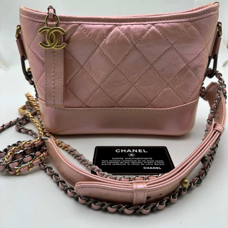 Chanel • Gabrielle 經典牛皮流浪包小號 櫻花粉 金釦 🌸 有卡✔️-2