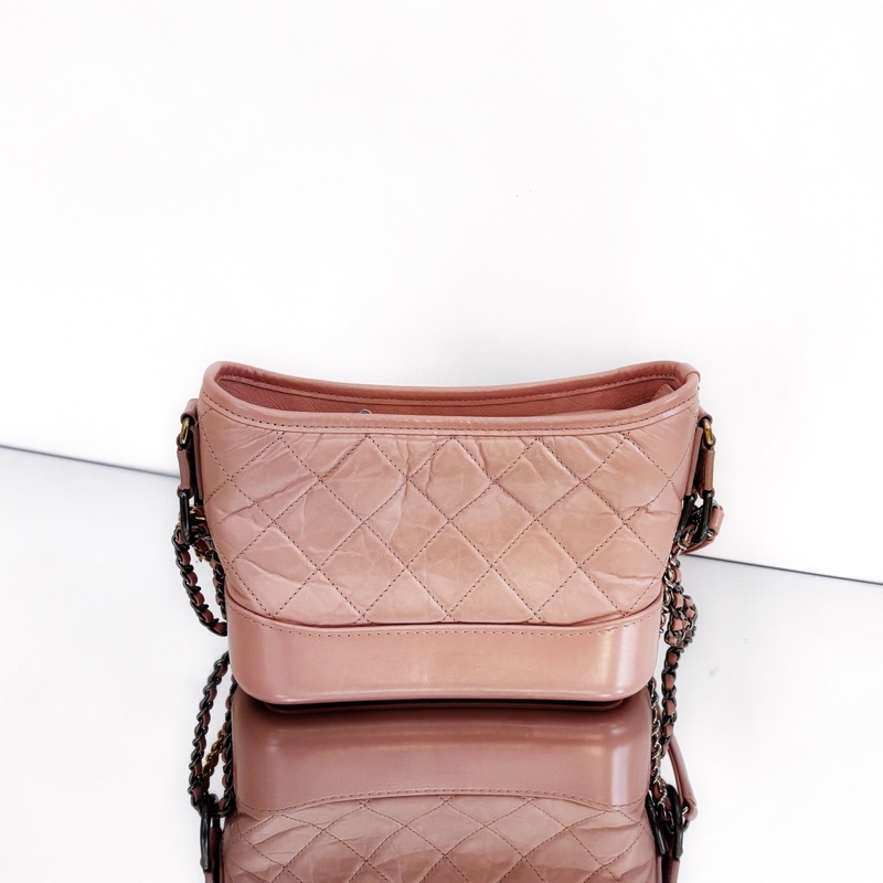Chanel • Gabrielle 經典牛皮流浪包小號 櫻花粉 金釦 🌸 有卡✔️-3
