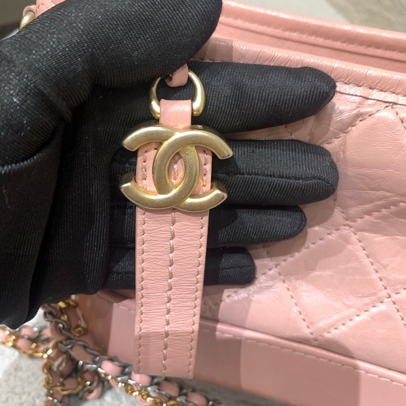 Chanel • Gabrielle 經典牛皮流浪包小號 櫻花粉 金釦 🌸 有卡✔️-10