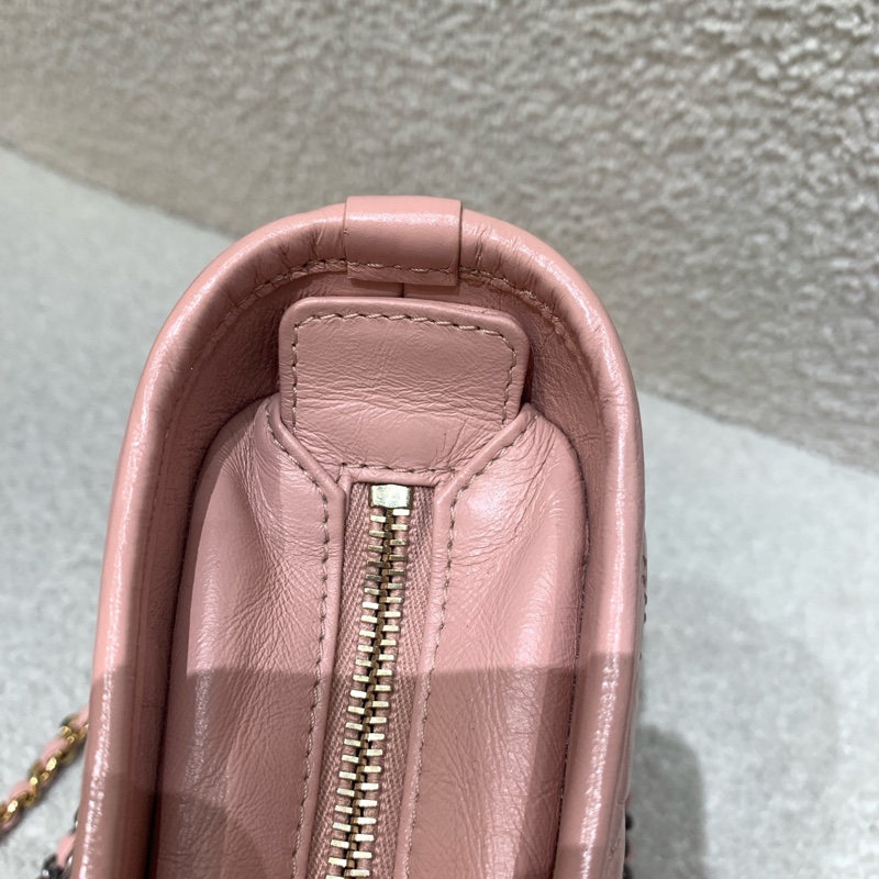 Chanel • Gabrielle 經典牛皮流浪包小號 櫻花粉 金釦 🌸 有卡✔️-11