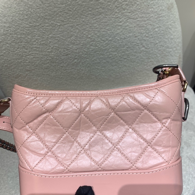 Chanel • Gabrielle 經典牛皮流浪包小號 櫻花粉 金釦 🌸 有卡✔️-13
