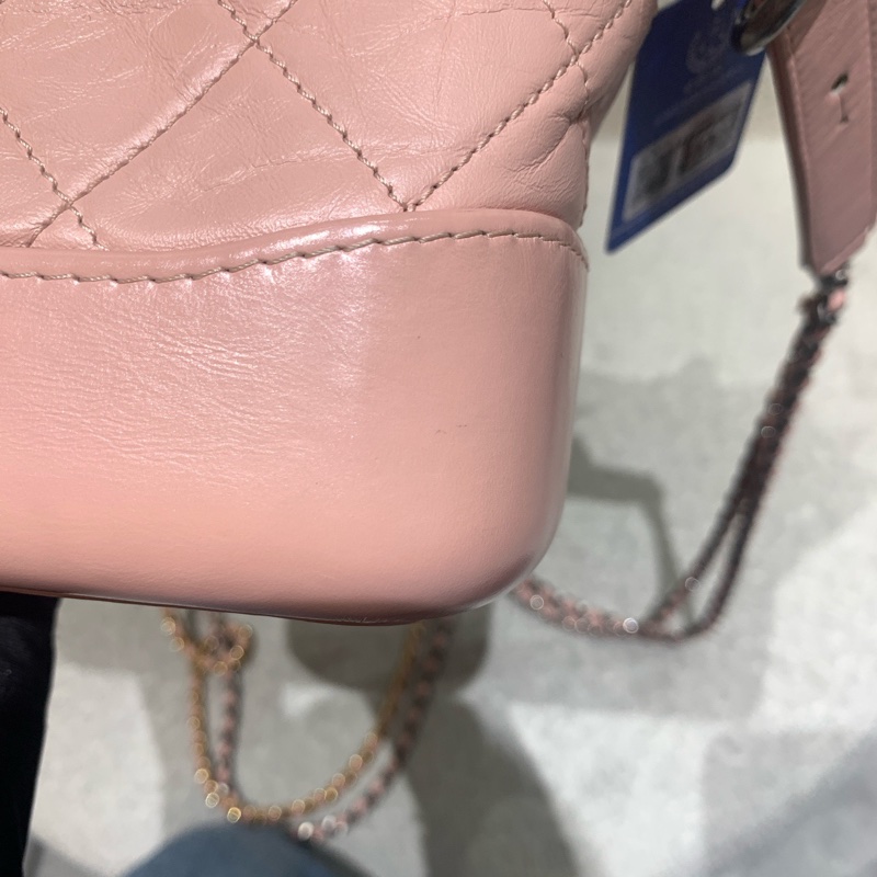 Chanel • Gabrielle 經典牛皮流浪包小號 櫻花粉 金釦 🌸 有卡✔️-17