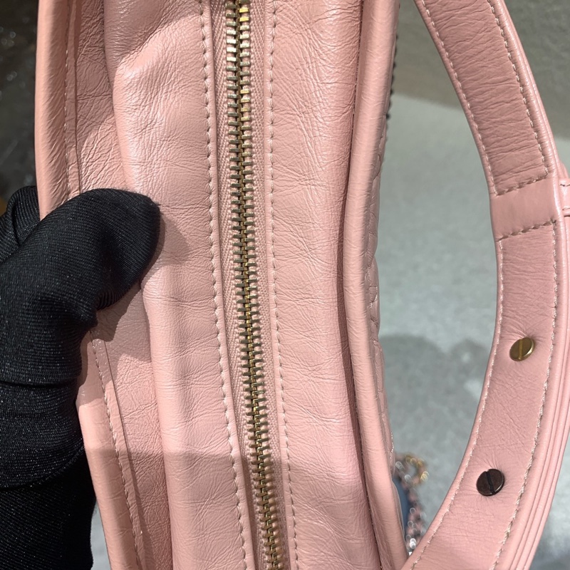 Chanel • Gabrielle 經典牛皮流浪包小號 櫻花粉 金釦 🌸 有卡✔️-21