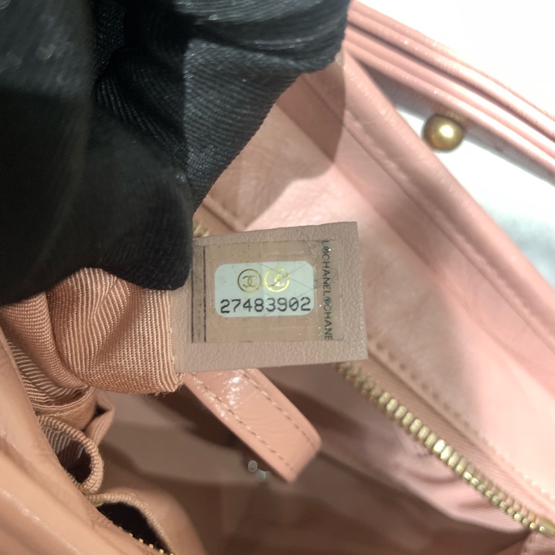 Chanel • Gabrielle 經典牛皮流浪包小號 櫻花粉 金釦 🌸 有卡✔️-23
