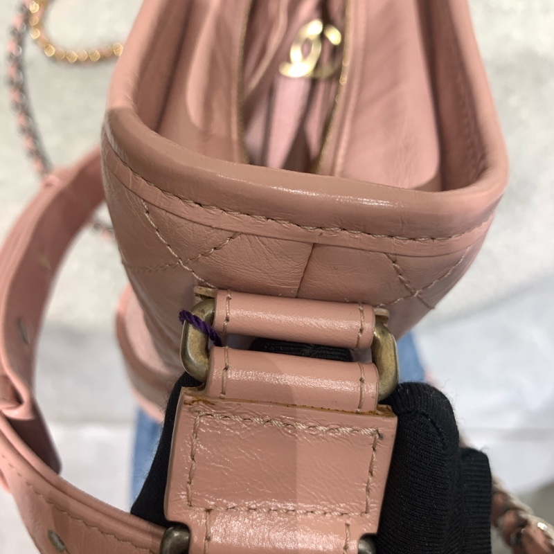 Chanel • Gabrielle 經典牛皮流浪包小號 櫻花粉 金釦 🌸 有卡✔️-25