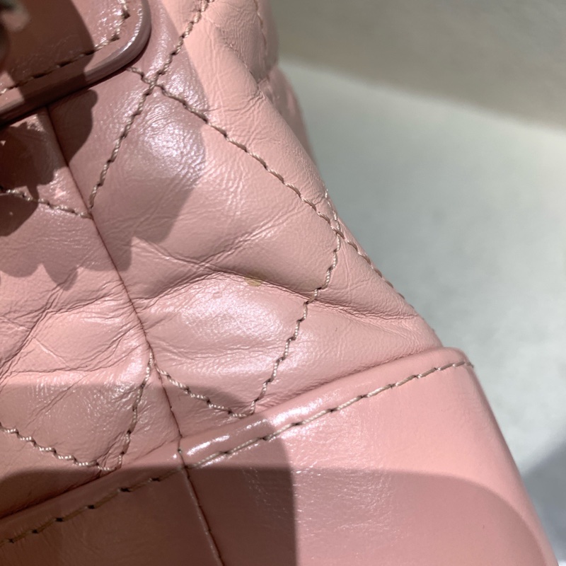 Chanel • Gabrielle 經典牛皮流浪包小號 櫻花粉 金釦 🌸 有卡✔️-26