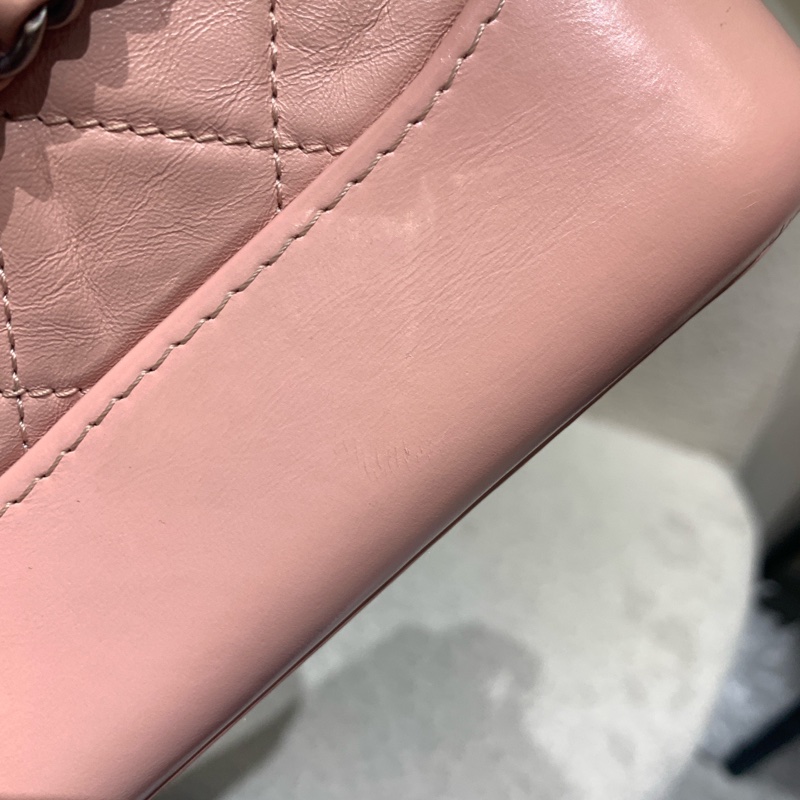 Chanel • Gabrielle 經典牛皮流浪包小號 櫻花粉 金釦 🌸 有卡✔️-27