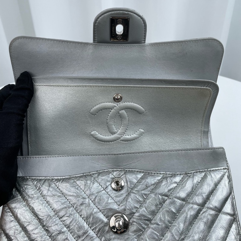 Chanel • 稀有液態銀爆裂紋山形紋牛皮Cf 25翻蓋包 全配✔️-6