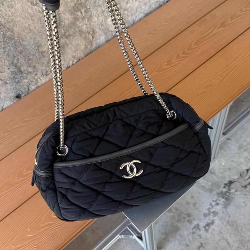 Chanel • 稀有黑銀科技布泡芙鏈條包 可肩背-0
