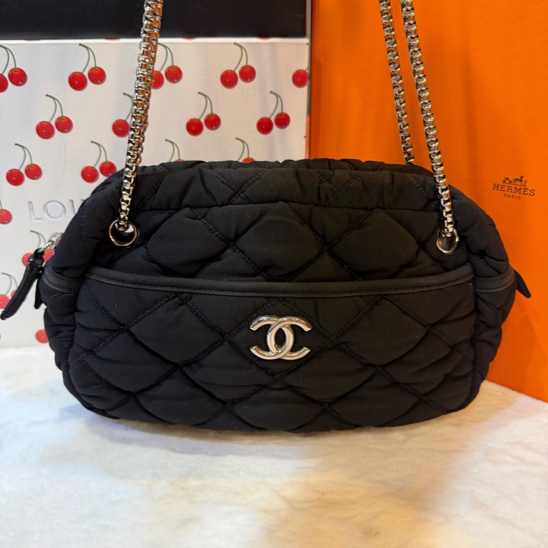 Chanel • 稀有黑銀科技布泡芙鏈條包 可肩背-4