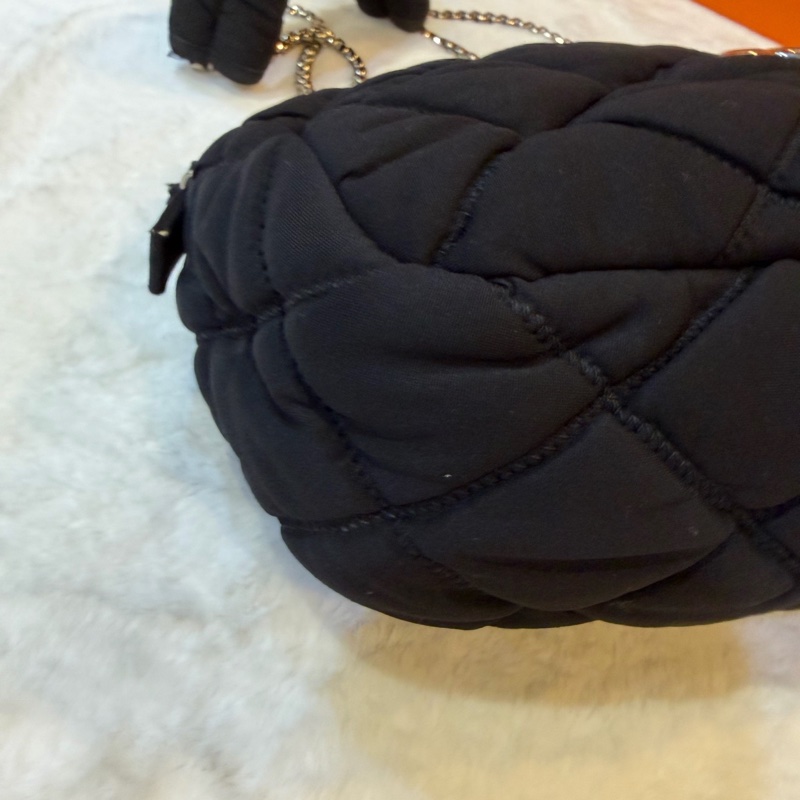 Chanel • 稀有黑銀科技布泡芙鏈條包 可肩背-9