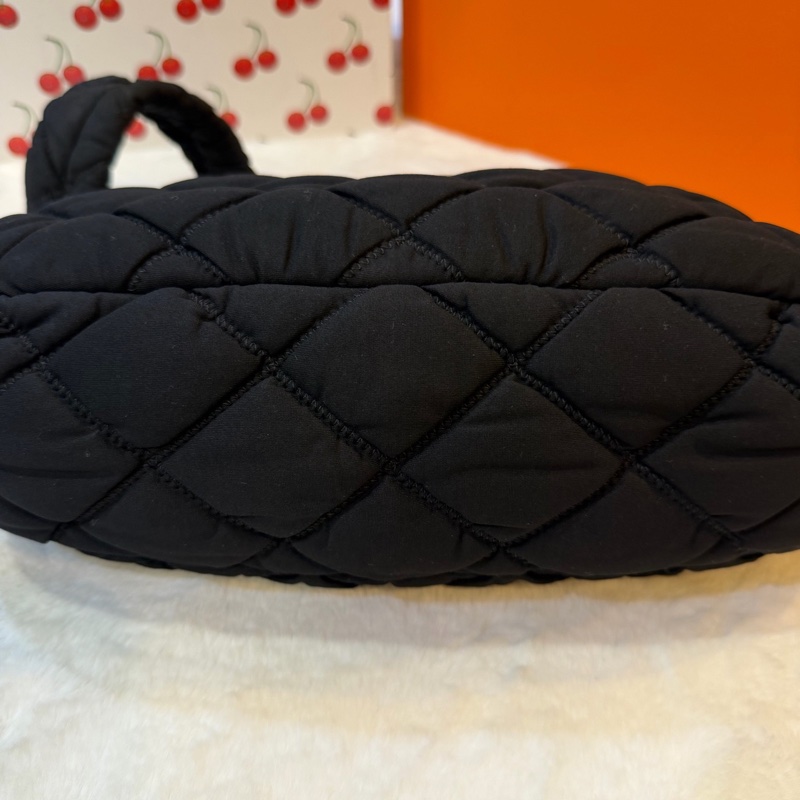 Chanel • 稀有黑銀科技布泡芙鏈條包 可肩背-10