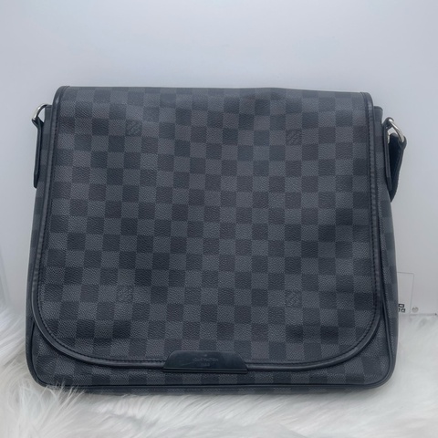 路易威登/Louis Vuitton09編碼棋盤格斜挎包尺寸33x7x29cm