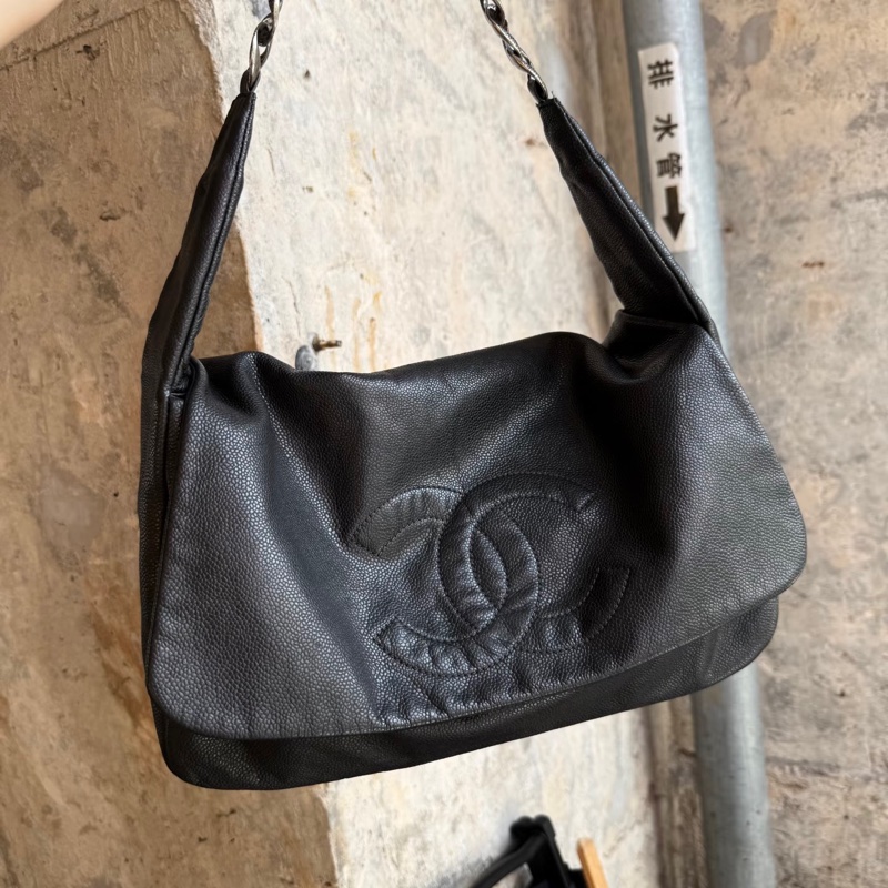 Chanel • 稀有黑銀大Logo牛皮機場包-0