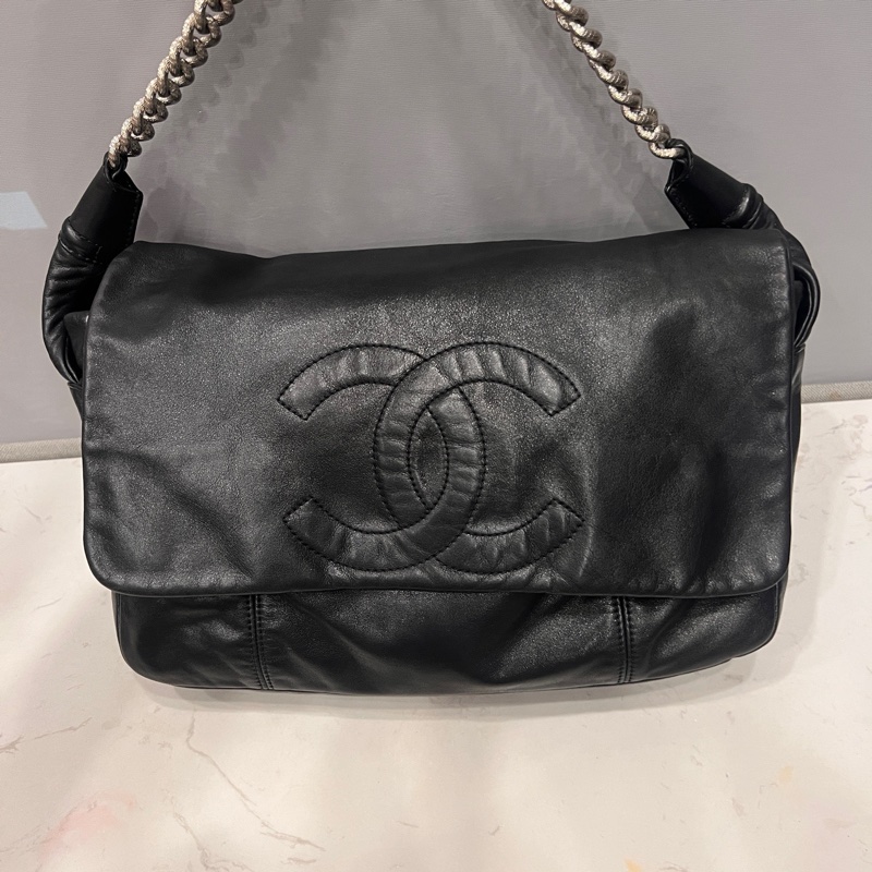 Chanel • 稀有黑銀大Logo牛皮機場包-2