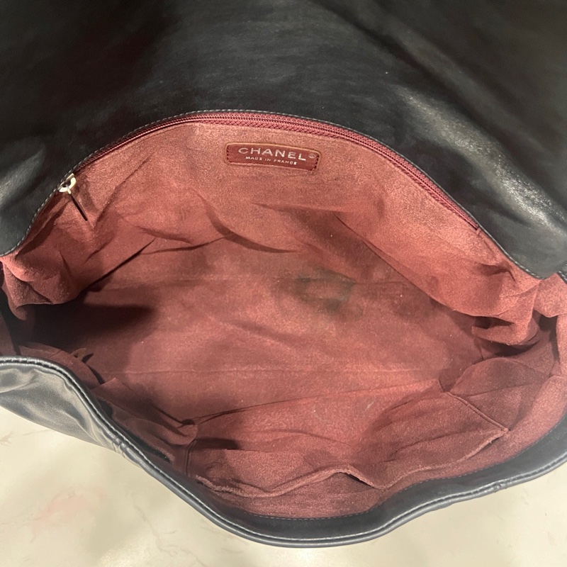 Chanel • 稀有黑銀大Logo牛皮機場包-9