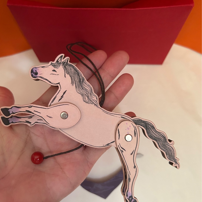 Hermes 26(一馬當先)掛飾👩🏻🦰馬年限定Vip活動禮;雙腳可擺動⋯-10
