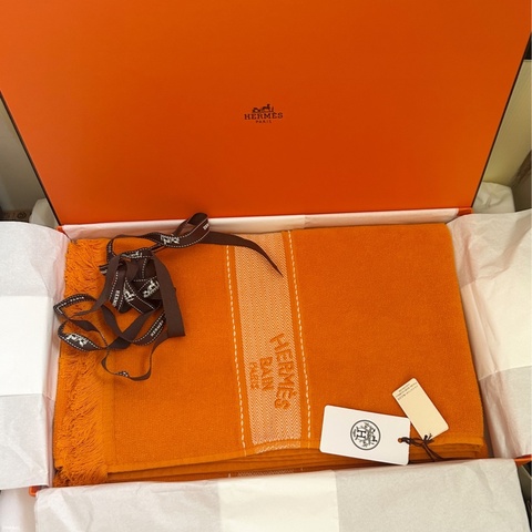 Hermes *100%純棉*經典色沙滩巾 （浴巾 ）👩🏻‍🦰未使用全新品；尺寸約95*140cm