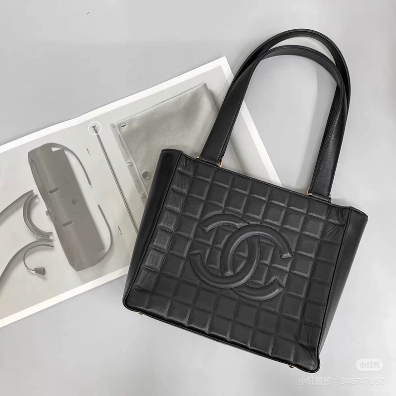 Chanel • 黑金冰格大Logo羊皮托特包-3