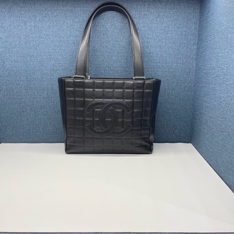 Chanel • 黑金冰格大Logo羊皮托特包-5