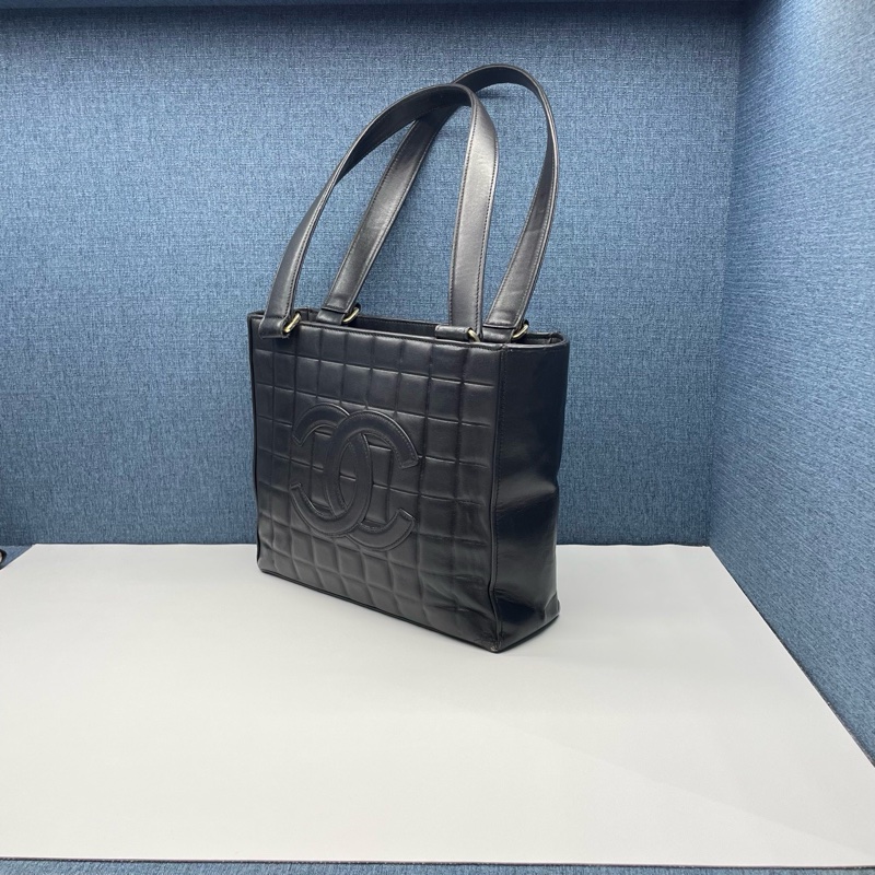 Chanel • 黑金冰格大Logo羊皮托特包-7