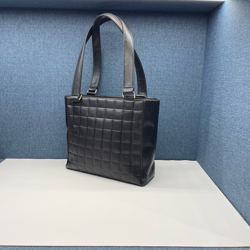 Chanel • 黑金冰格大Logo羊皮托特包-8