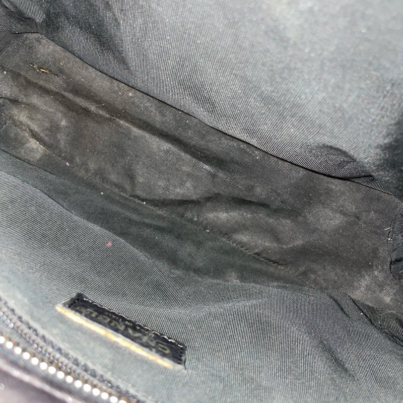 Chanel • 黑金冰格大Logo羊皮托特包-11