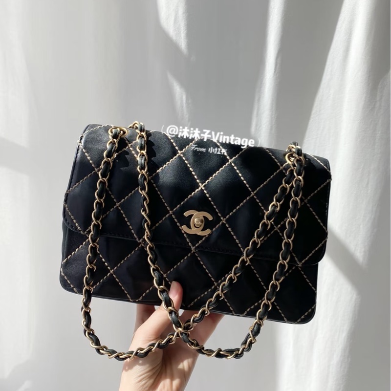 Chanel • 黑金外縫線大菱格紋牛皮Cf 25-1